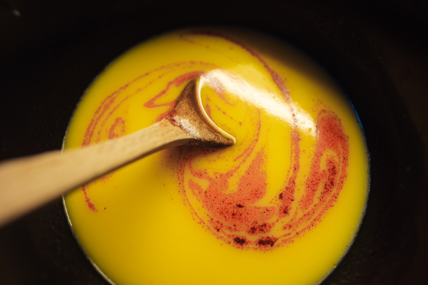 making norwegian lussekatter saffron
