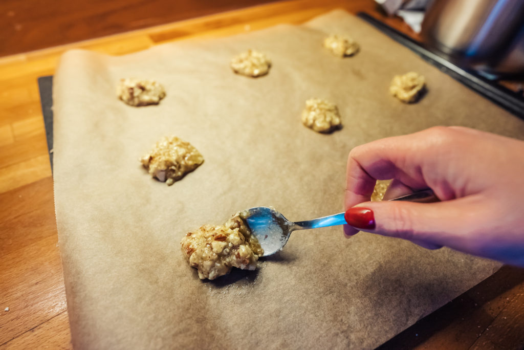 making norwegian mandelflarn cookies