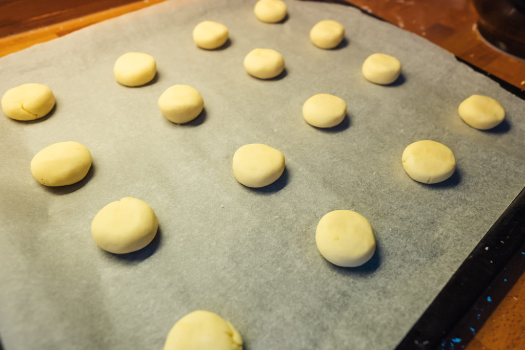 baking Norwegian sandnøtter cookies