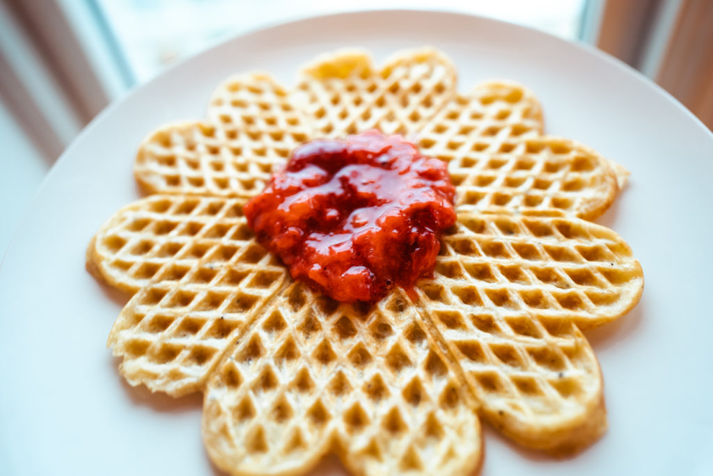 vafler with strawberries