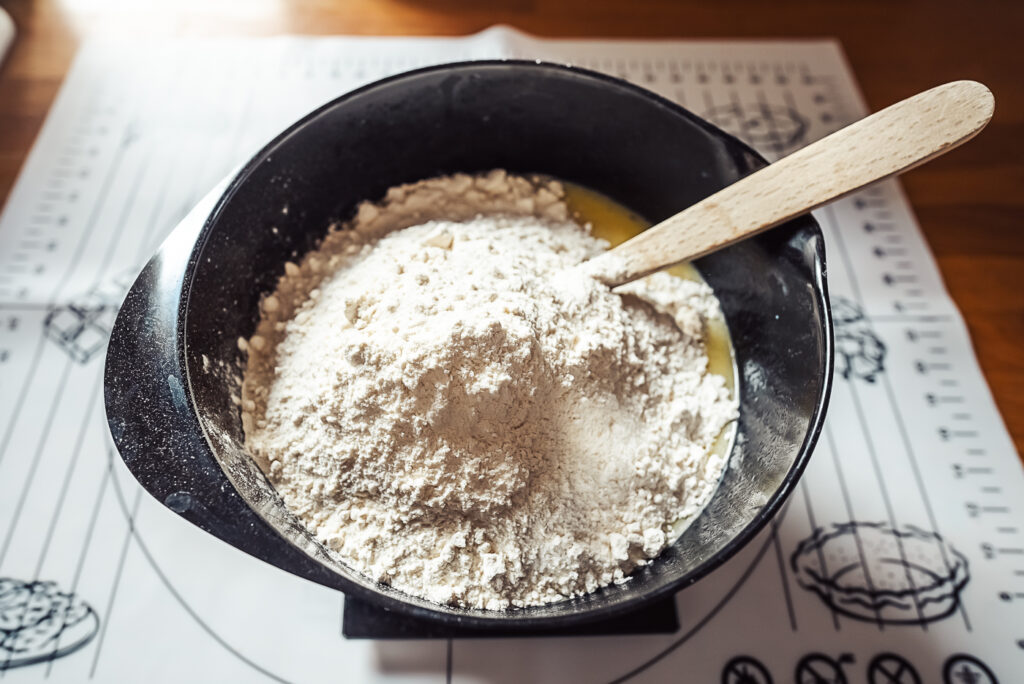 making kanelboller dough