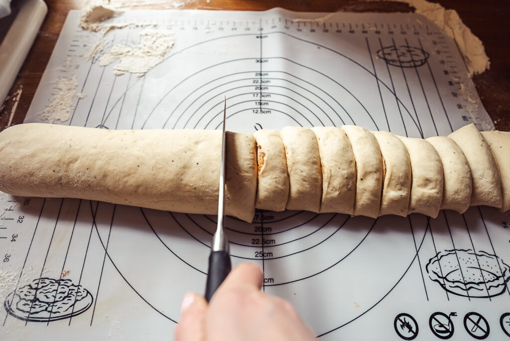 slicing cinnamon rolls for Norwegian kanelboller