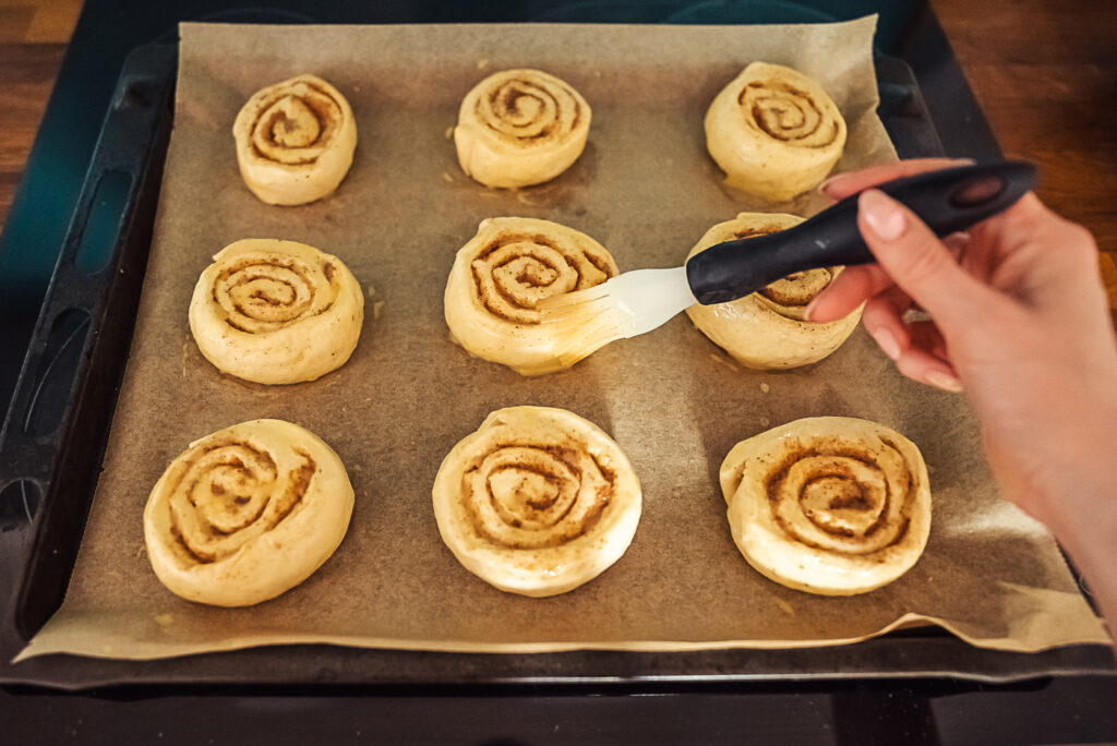 brushing egg wash on kanelboller