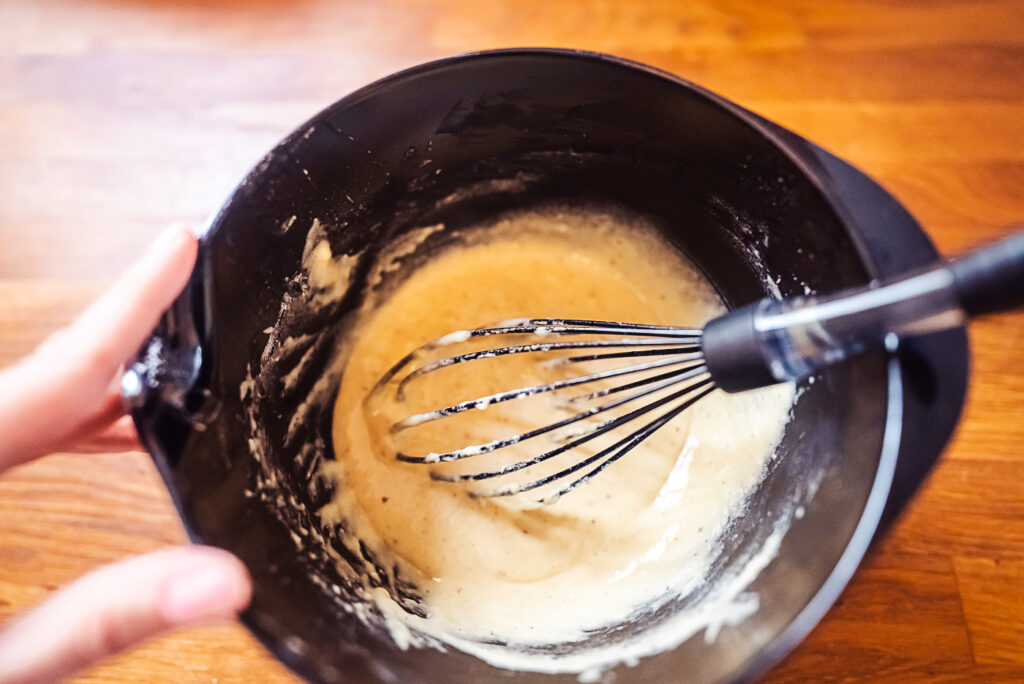 whisking pandekager batter