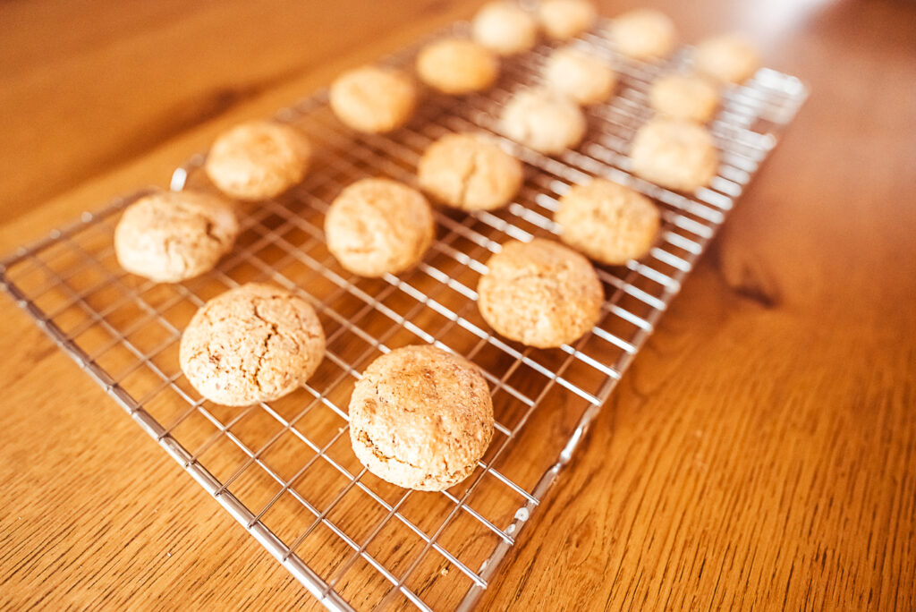 sarah bernhardt almond cookies