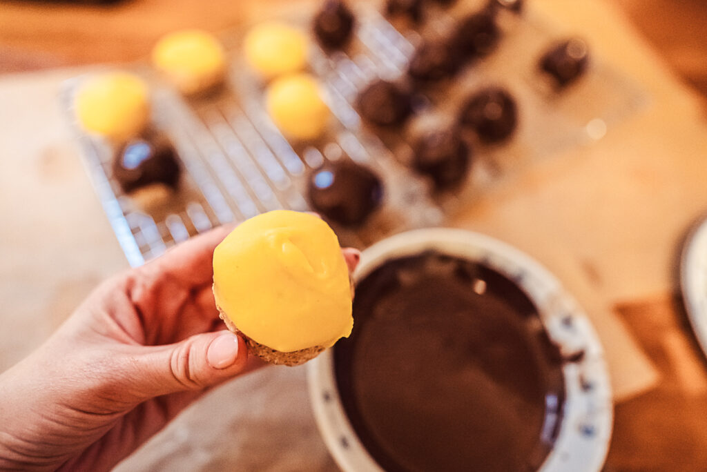 dipping sarah bernhardt cookies in chocolate