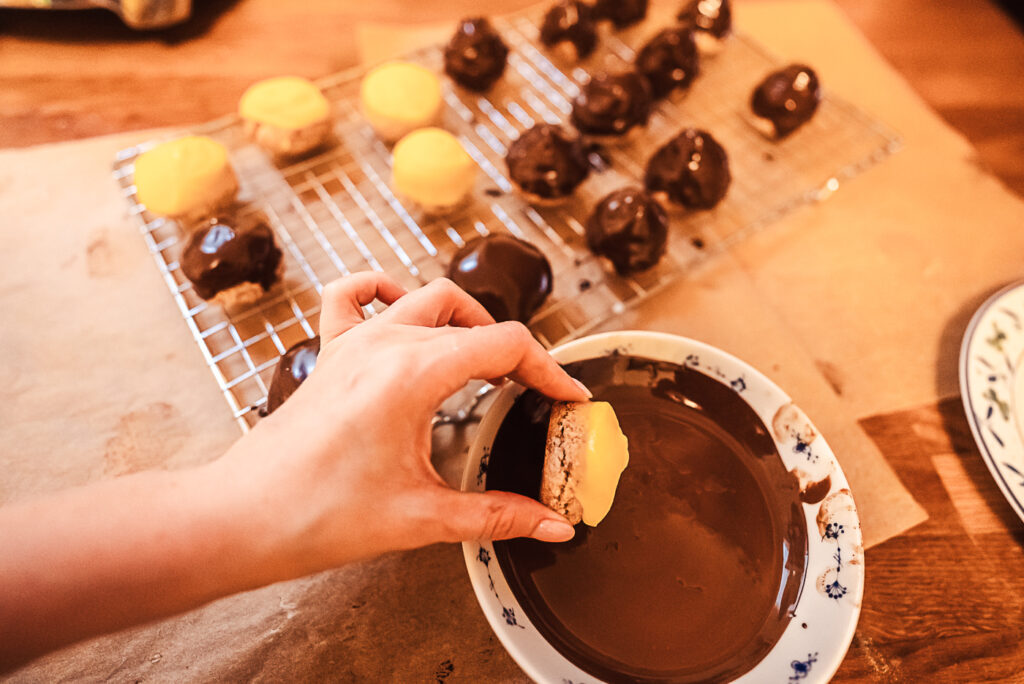 dipping sarah bernhardt cookies in chocolate