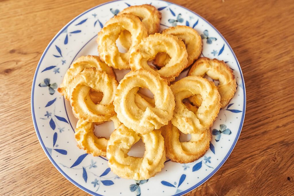 danish Norwegian vaniljekranse christmas cookies