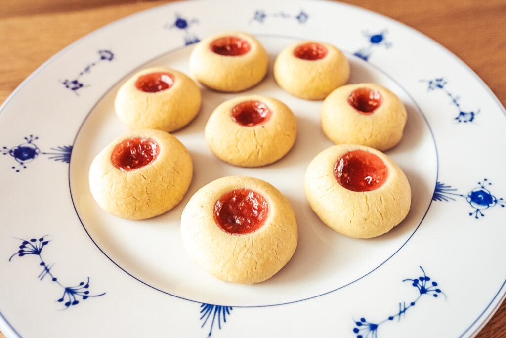 hallongrottor Swedish thumbprint cookies