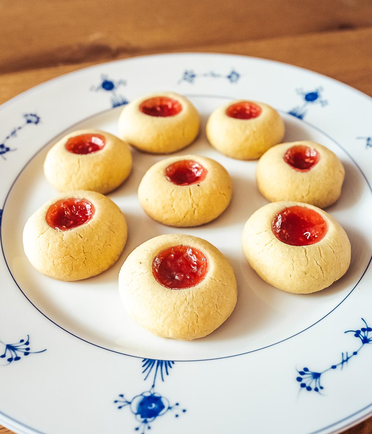 hallongrottor Swedish raspberry jam cookies