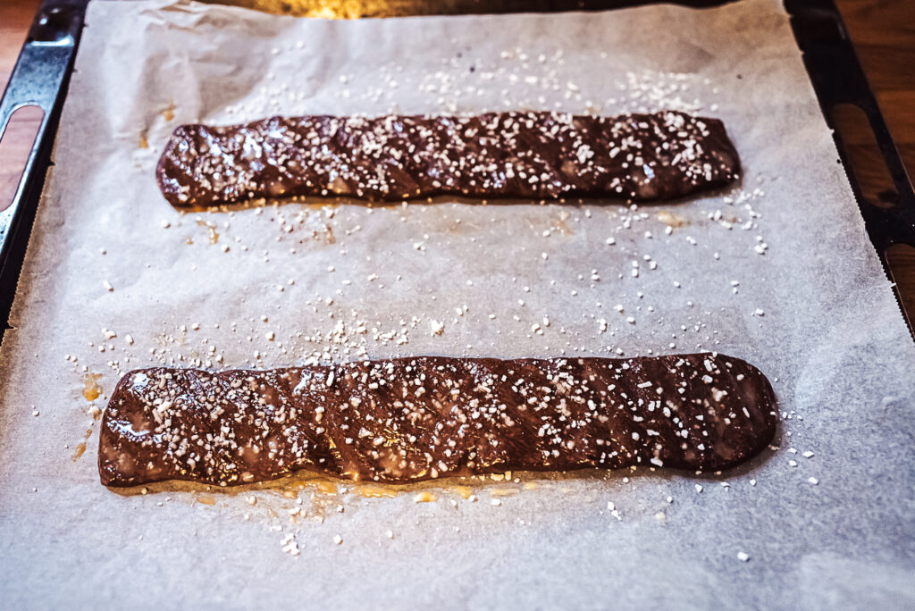 chokladsnittar dough on baking sheet