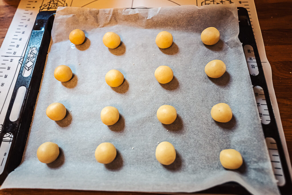 baking swedish dream cookies (drömmar)