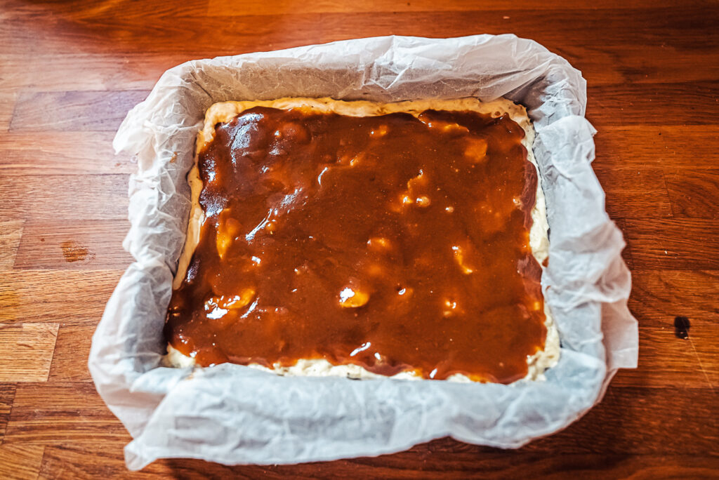 brunsviger dough with topping