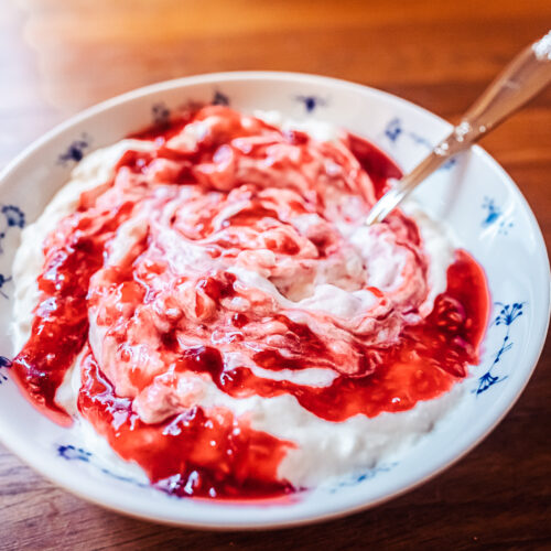 riskrem Norwegian rice pudding with raspberry sauce