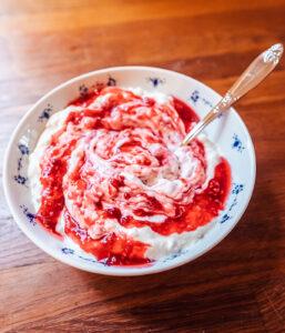 riskrem Norwegian rice pudding with raspberry sauce