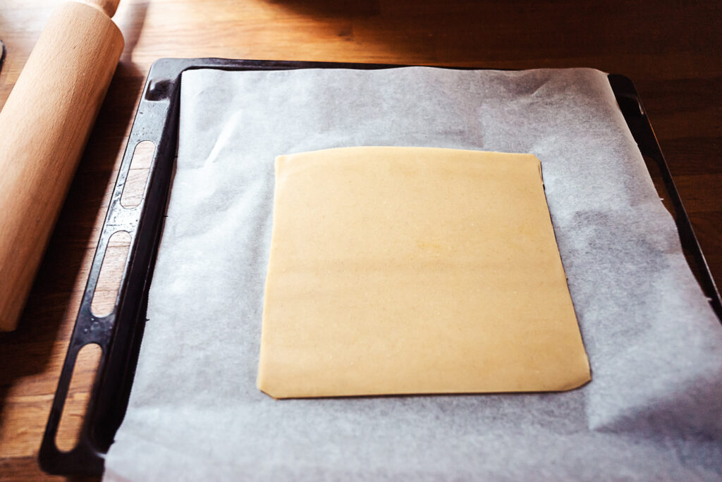 rolling out dough squares for hindbærsnitter