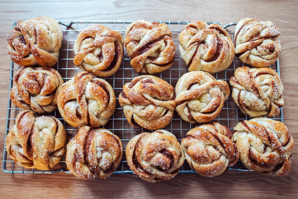 Norwegian kanelsnurr cinnamon buns with apple sauce filling