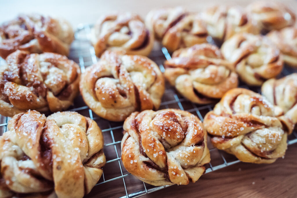 Norwegian kanelsnurr cinnamon buns with apple sauce filling