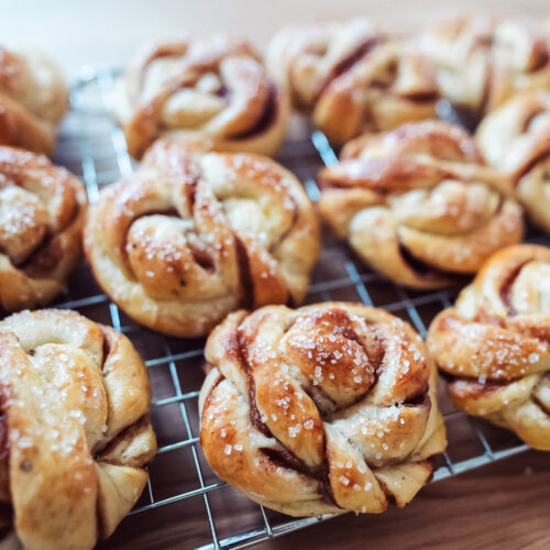 Norwegian kanelsnurr cinnamon buns with apple sauce filling