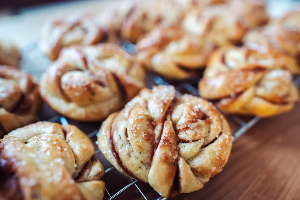 Norwegian kanelsnurr cinnamon buns with apple sauce filling