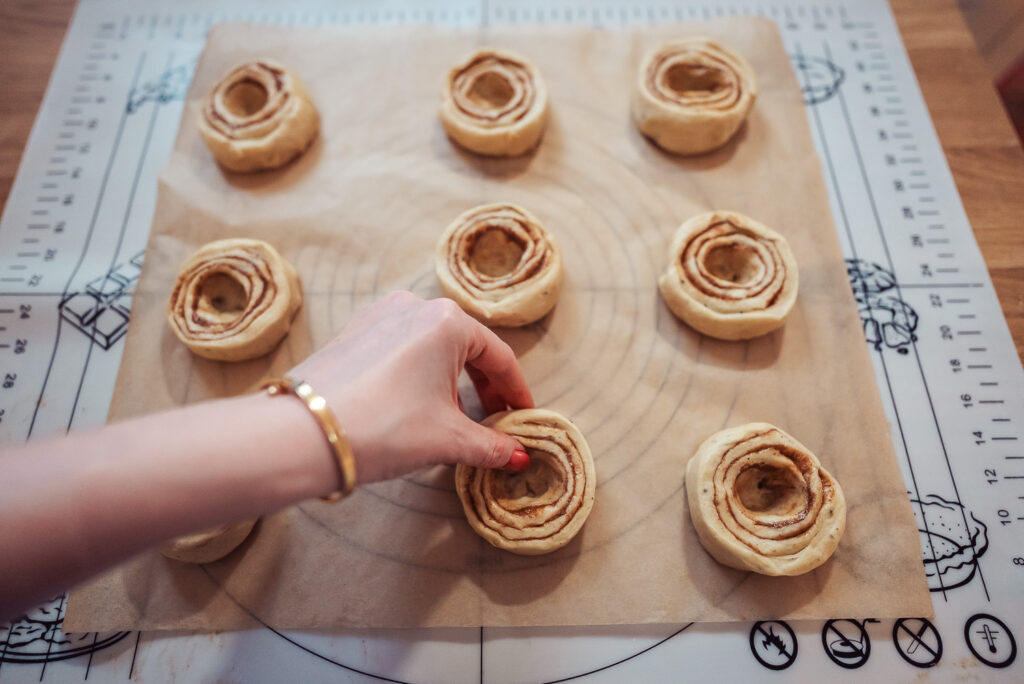 making well in middle of cinnamon rolls for pumpkin filling