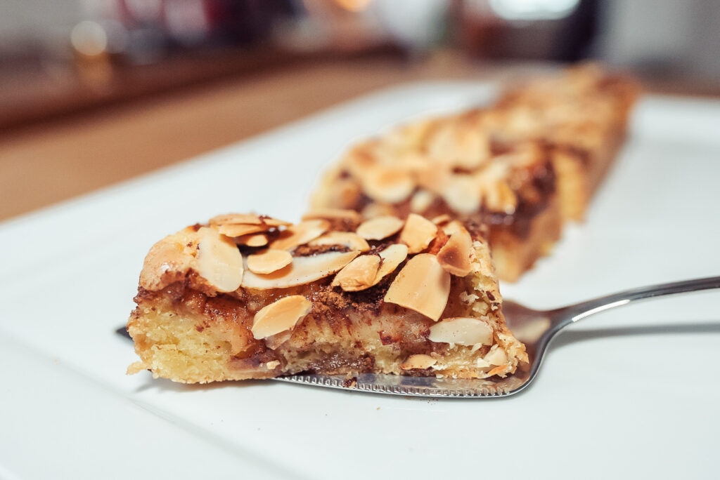 easy Norwegian apple cake with almonds