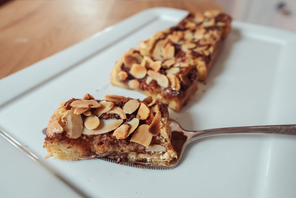 simple eplekake, or Norwegian apple cake with almonds