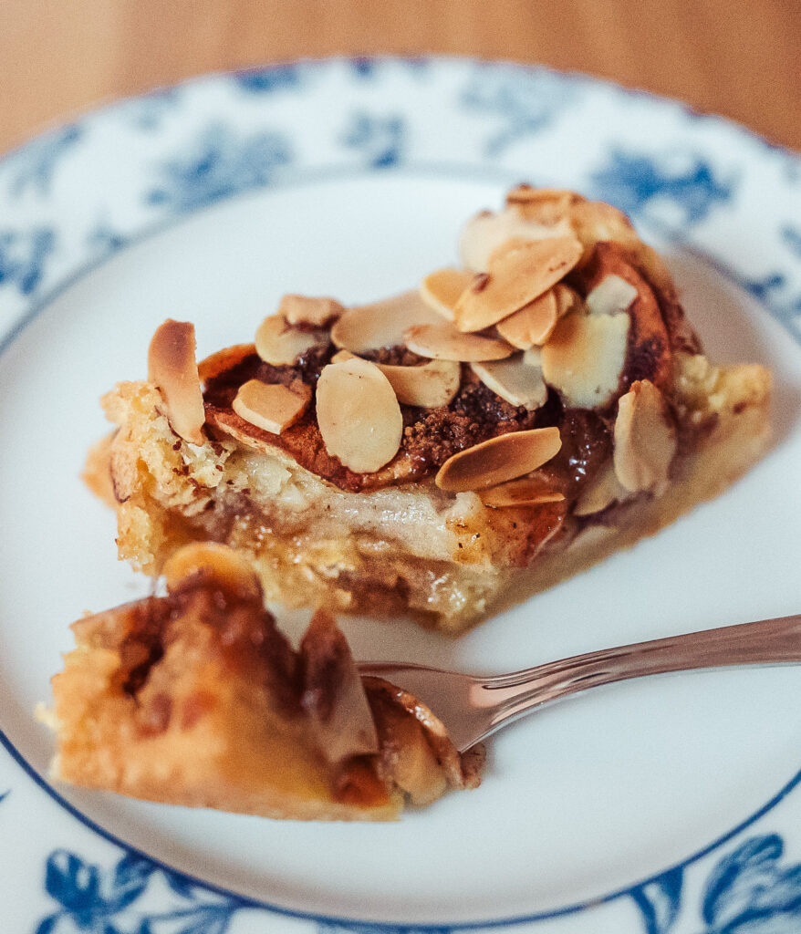 easy Norwegian apple cake with almonds