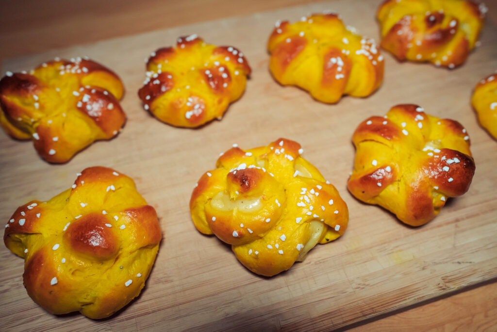 saffron buns with vanilla cream filling