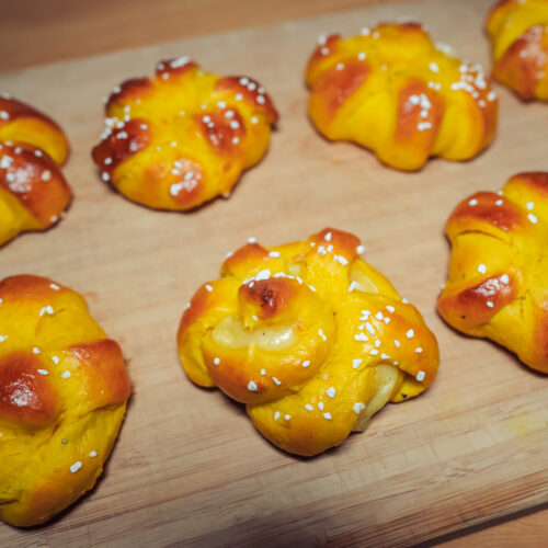 saffron buns with vanilla cream filling