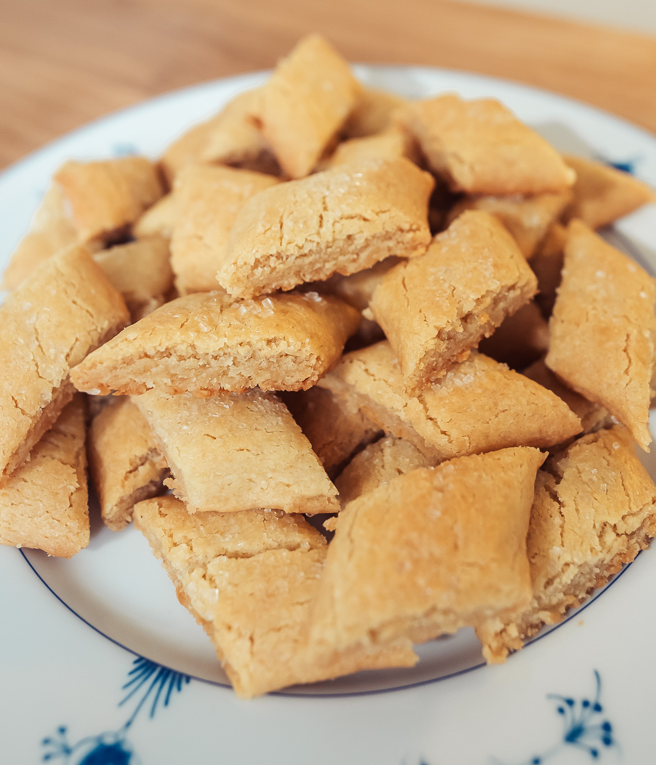 Swedish butter cookies (kolasnittar) served on a plate