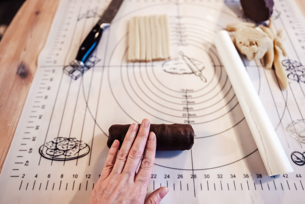 rolling schackrutor checkerboard cookie dough