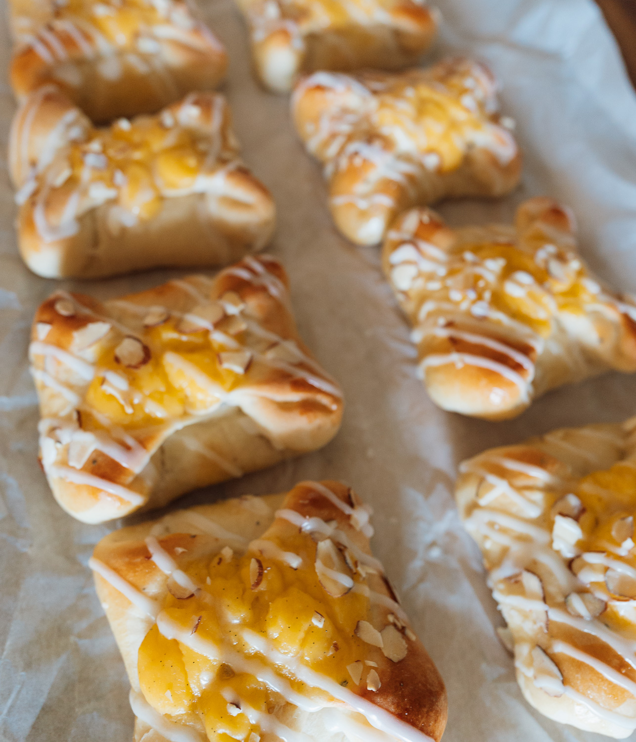 mandelboller - Norwegian almond buns with vanilla custard