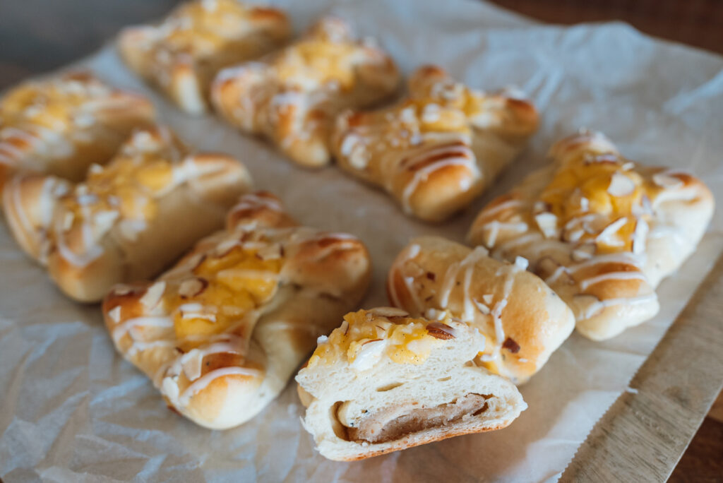 mandelboller Norwegian almond buns