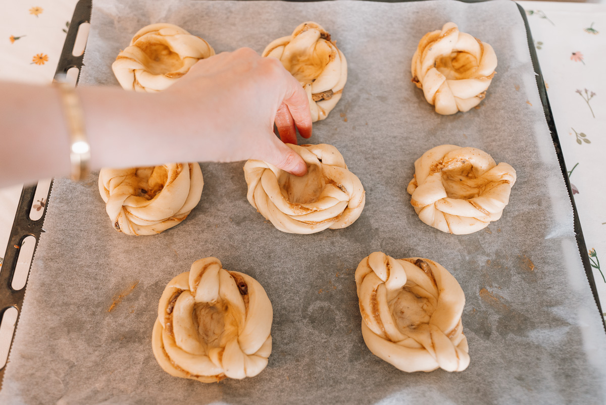 shaping dough for apple kanelsnurrer